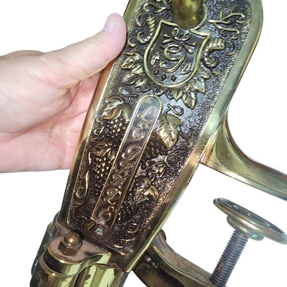 LEGRALE EUC VINTAGE ANTIQUE BRASS & WOOD TABLE TOP BOTTLE OPENER CORK SCREW - Picture 7 of 8